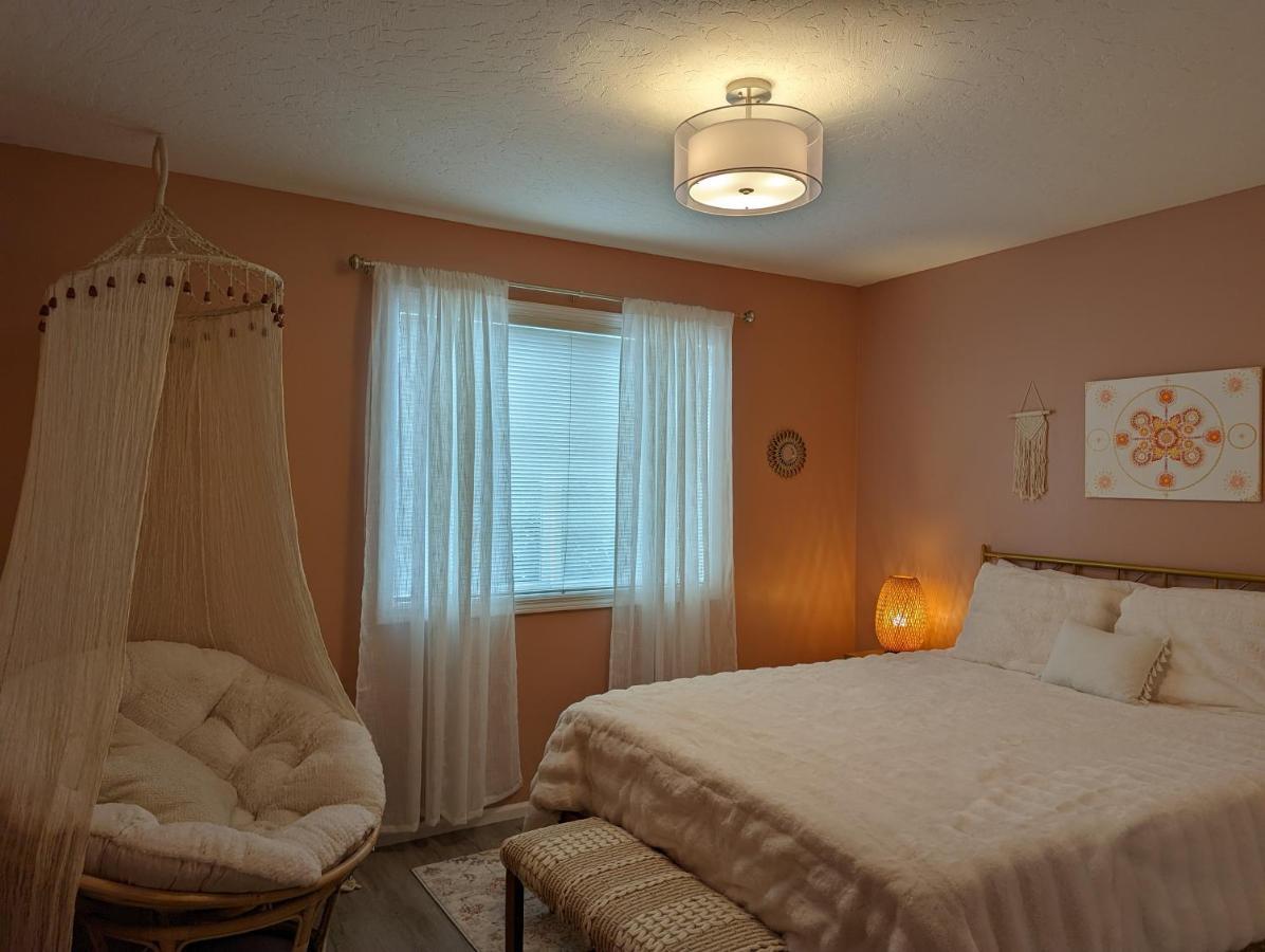Contemporary 2-Bedroom Close To Downtown, Dining Юджин Екстер'єр фото